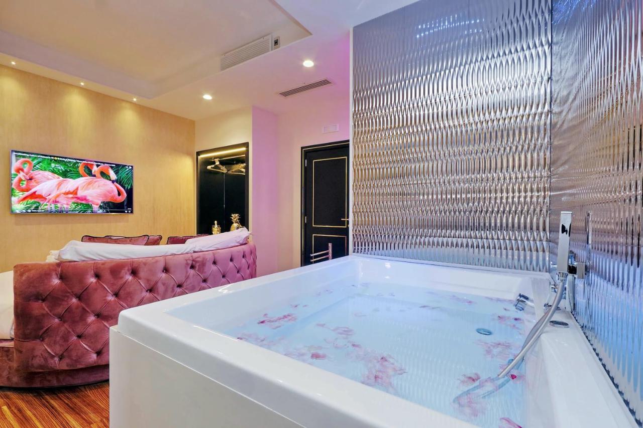 Spanish Hills Collection Luxury Suites & Jacuzzi Rom Exterior foto