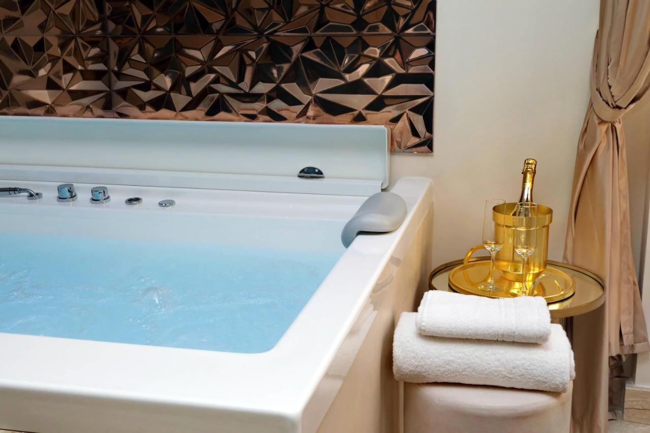 Spanish Hills Collection Luxury Suites & Jacuzzi Rom Exterior foto